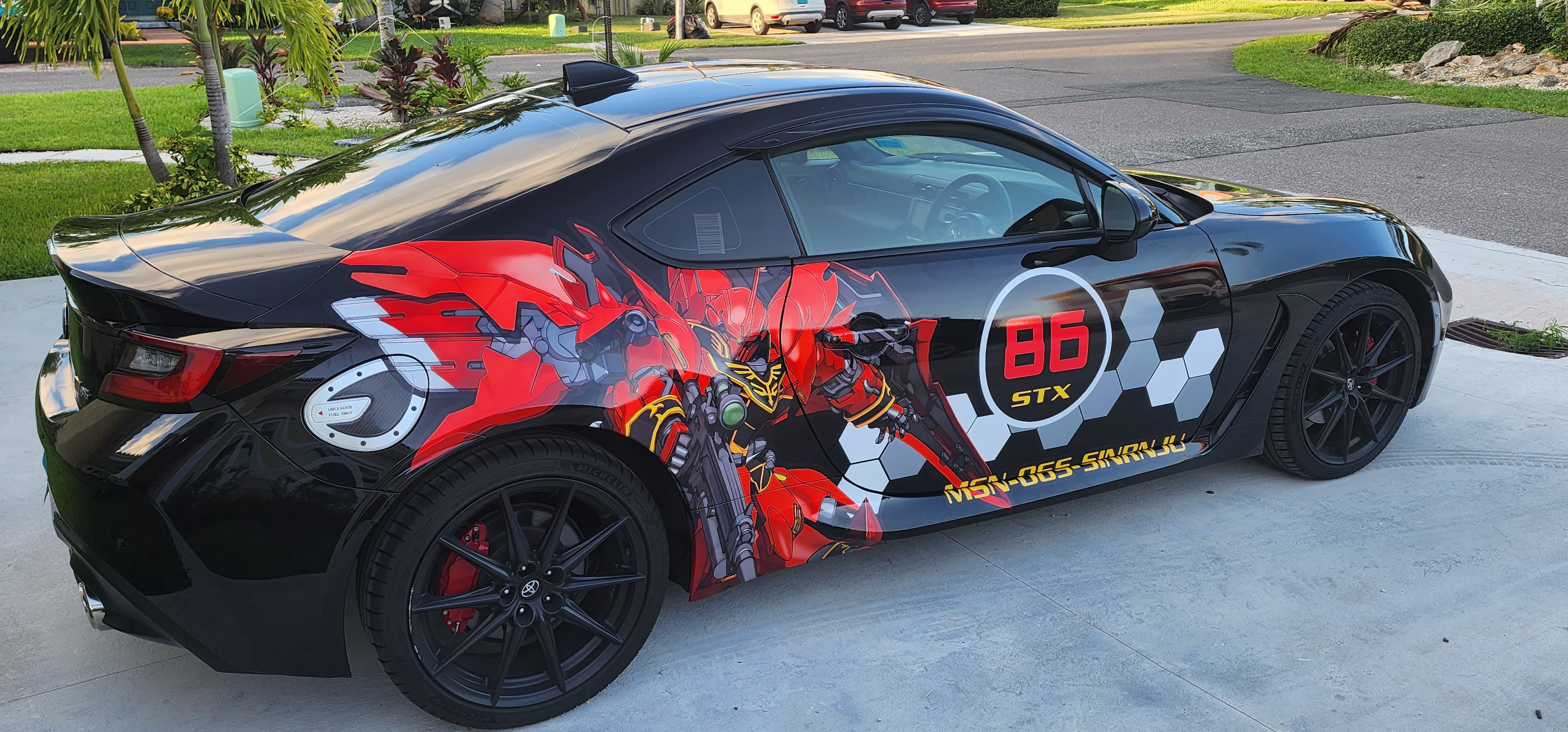 Anime in Car verwandeln: Holen Sie sich Ihre persönliche Fahrzeugbeschriftung im Itasha-Stil