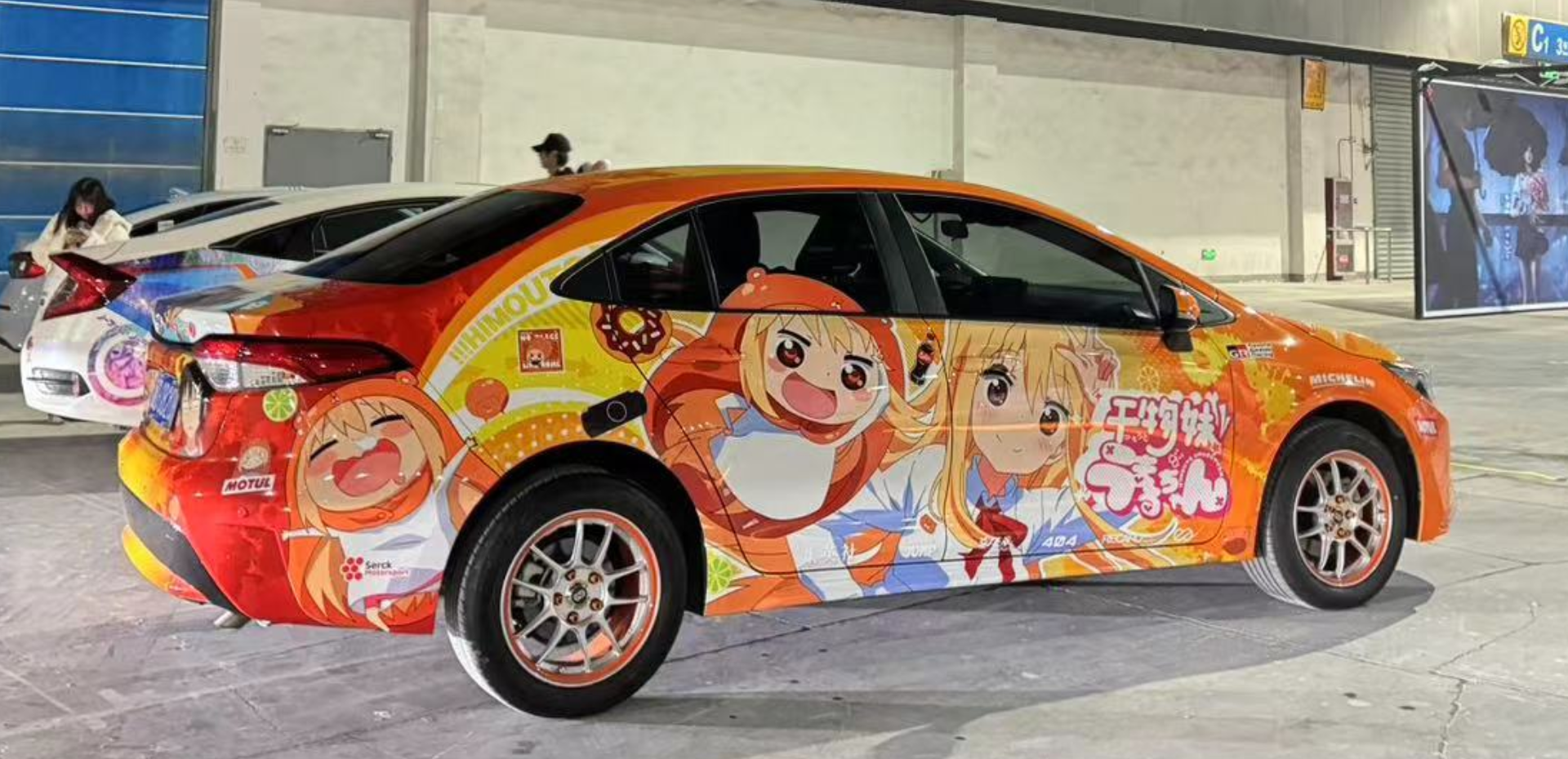 Anime in Car verwandeln: Holen Sie sich Ihre persönliche Fahrzeugbeschriftung im Itasha-Stil